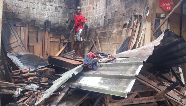 Image d'un atelier de menuiserie complètement calciné par un incendie à cosa